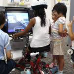 楽しく学んで、正しく乗ろう♪夏休み自転車交通安全教室　自転車シミュレーター